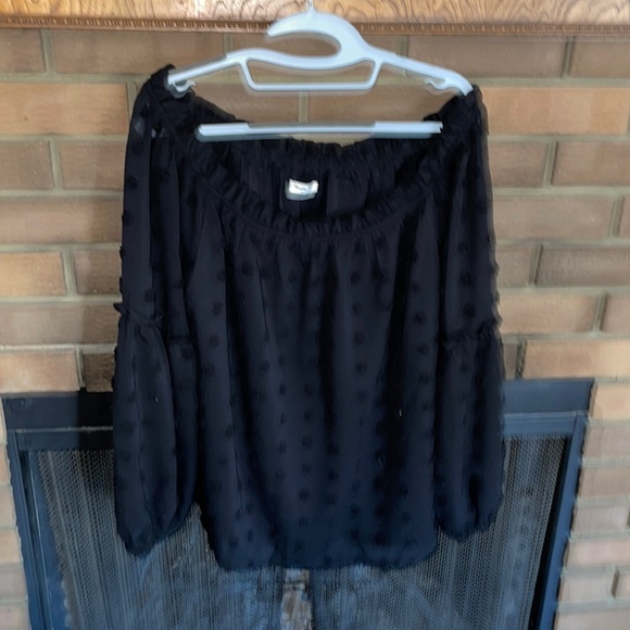 Off the shoulder Flowey blouse - Picture 1 of 9